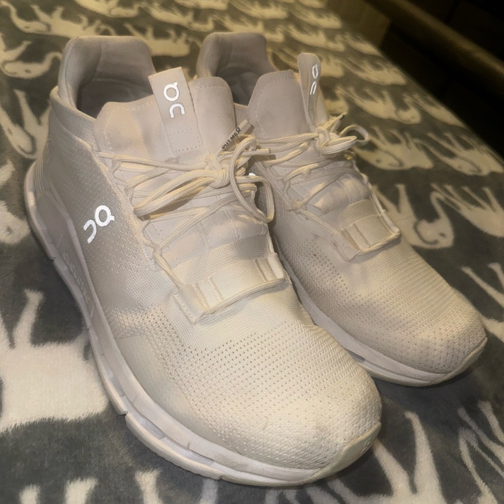 On Running Women’s White Athletic Shoes Size 10